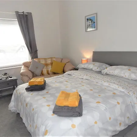 Bed & Breakfast Holiday Ensuite Rooms, For 2, For 6