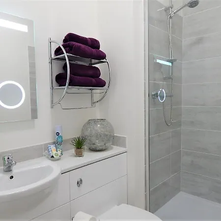 Bed & Breakfast Holiday Ensuite Rooms, For 2, For 6 3*