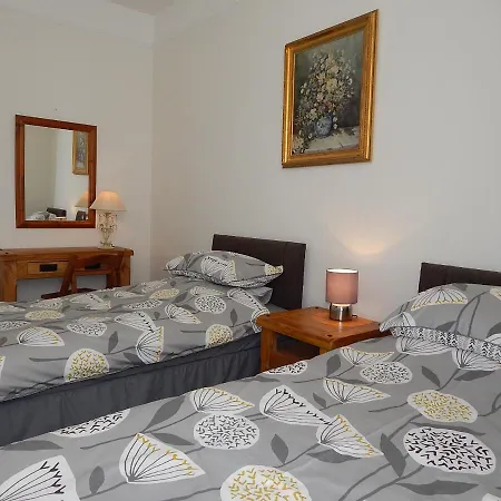 Holiday Ensuite Rooms, For 2, For 6 Bed & Breakfast