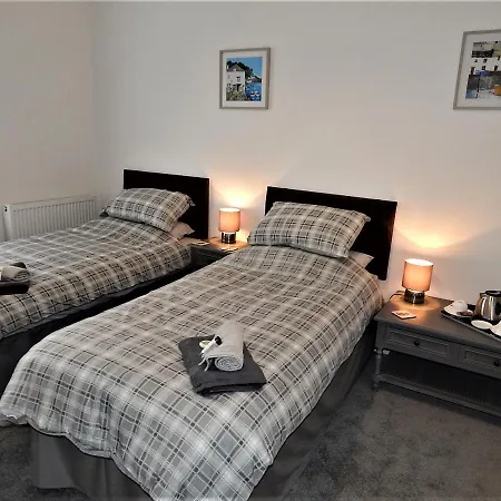 Holiday Ensuite Rooms, For 2, For 6 سيلّوث