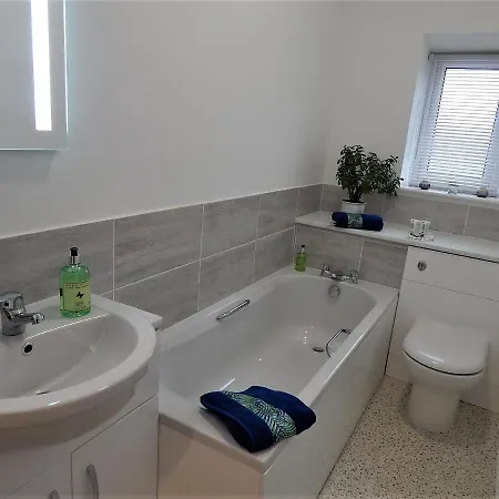 Holiday Ensuite Rooms, For 2, For 6 فندق مبيت وإفطار 3*