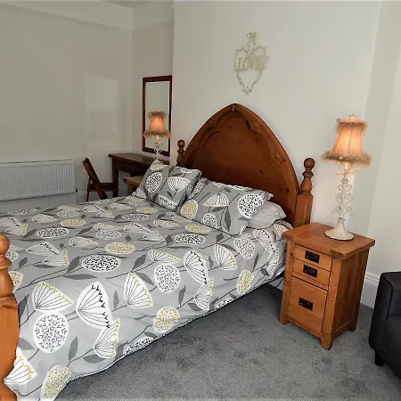 Holiday Ensuite Rooms, For 2, For 6